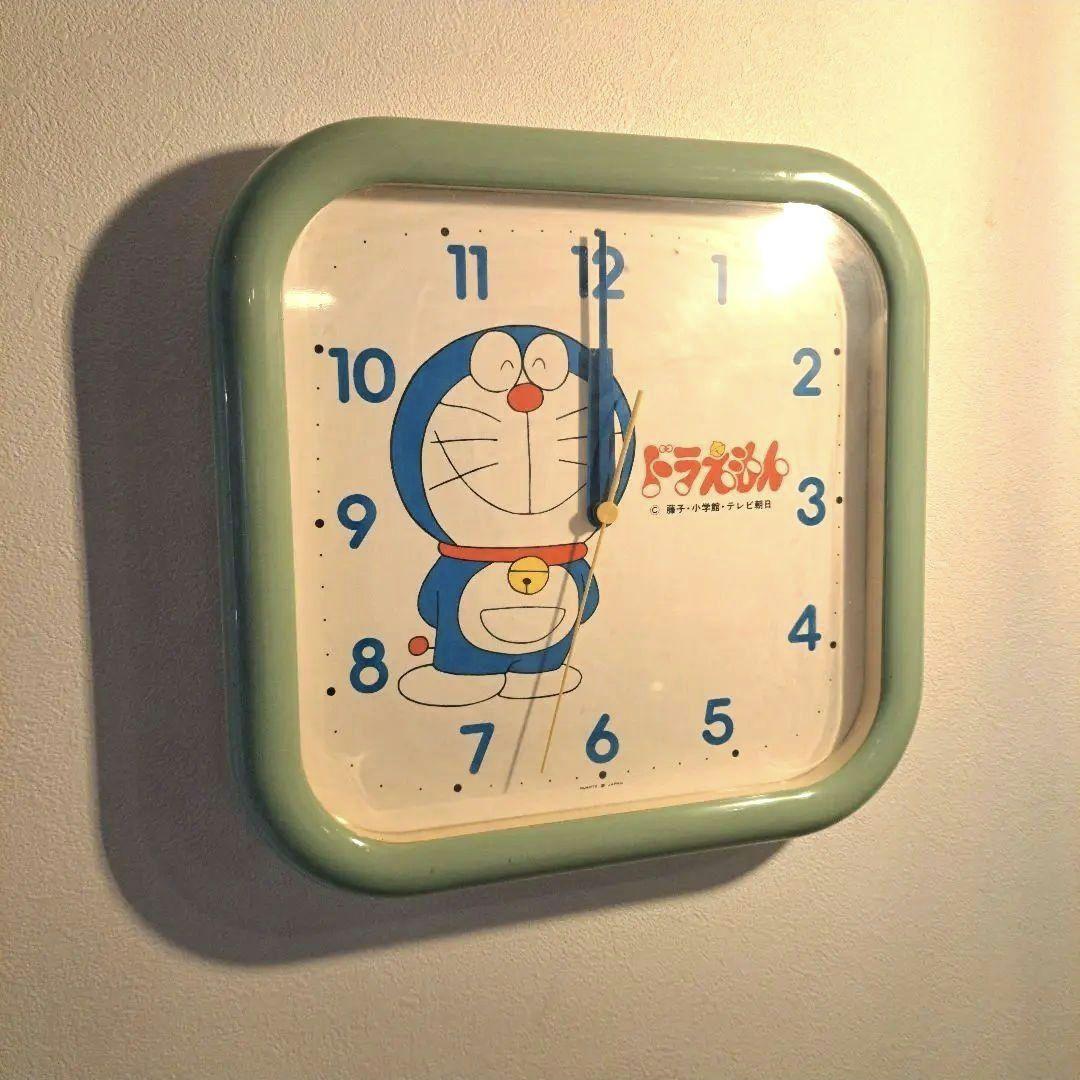 昭和レトロ　ヴィンテージ　ドラえもん 掛時計 緑色 四角形　25×26