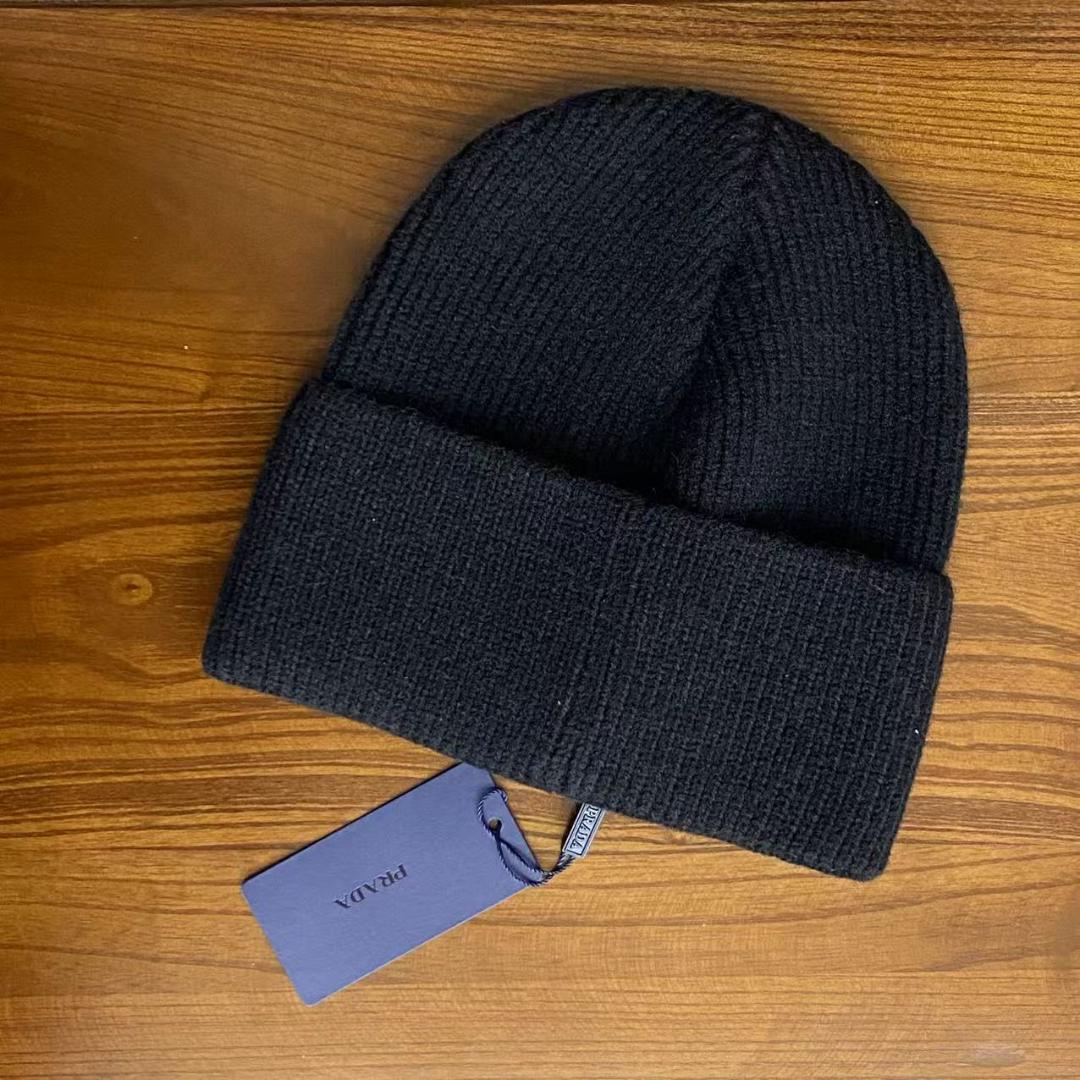 PRADA 黒 ニット帽 ウール