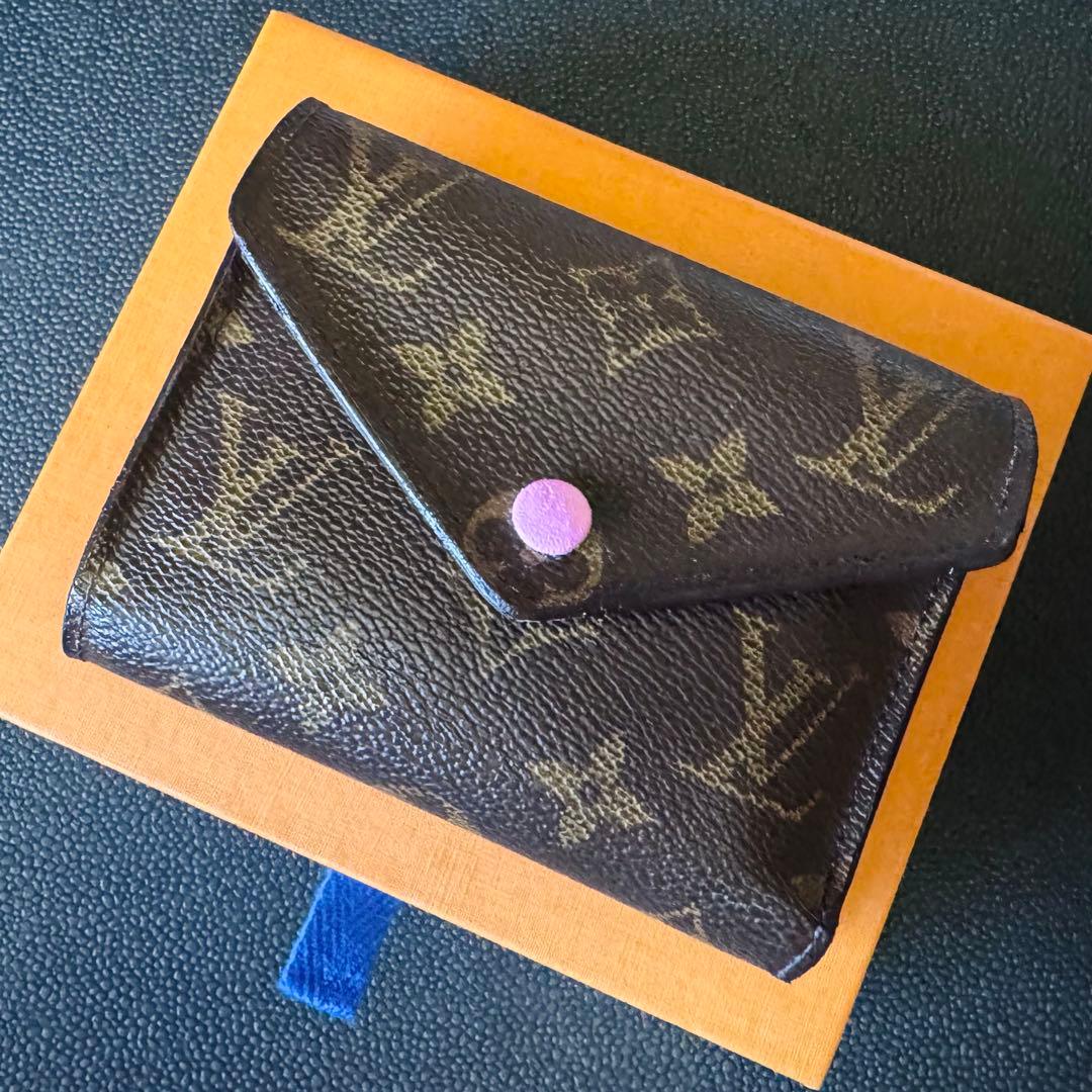 LOUIS VUITTON モノグラム ポルトフォイユ ヴィクトリーヌ 三つ折り