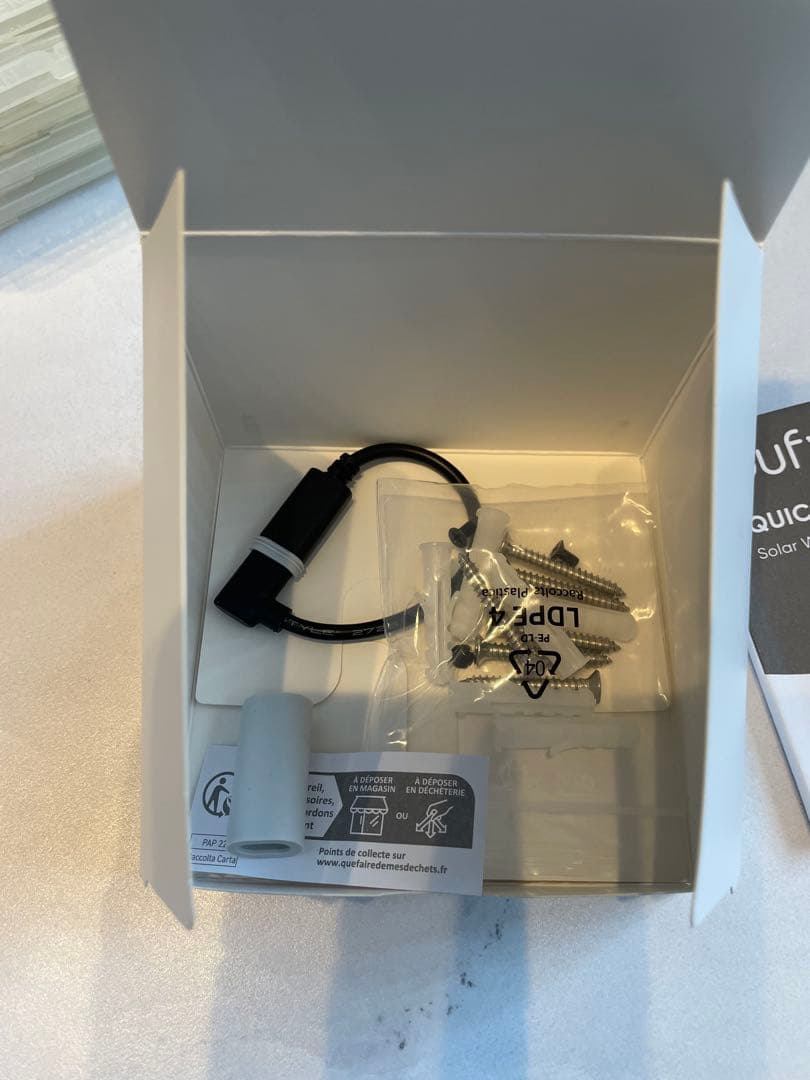防犯カメラ eufy Security Solar Wall Light Cam S120