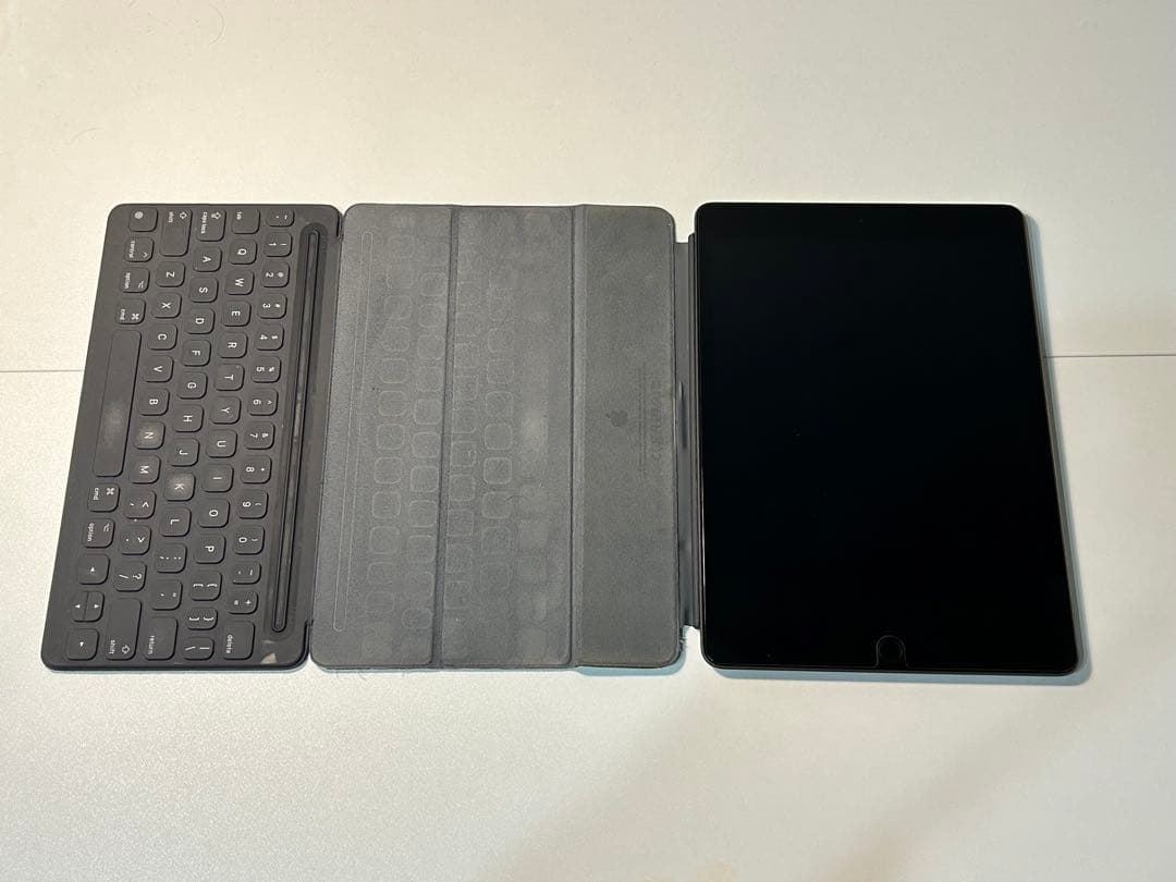 純正iPad (第7世代) 32GB + Smart Keyboard WiFi