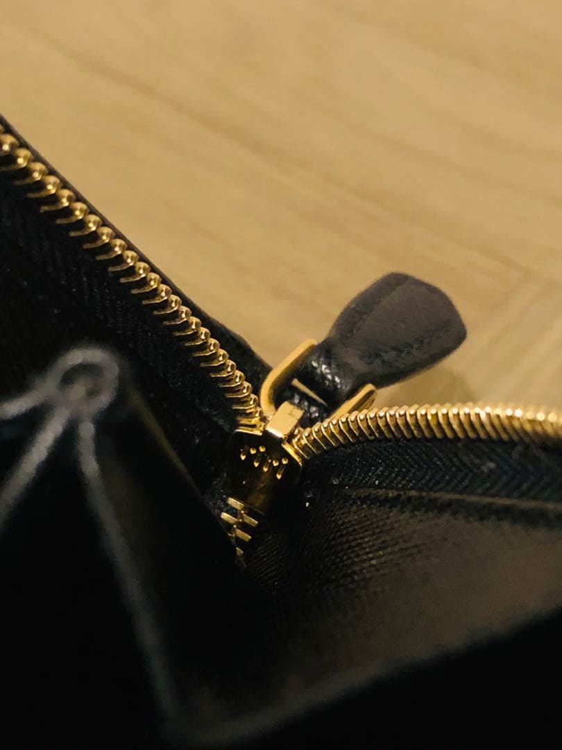 PRADA ブラックレザー 三つ折り財布 ICチップ(RFID)搭載