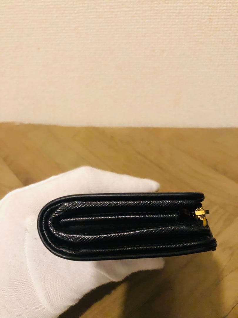 PRADA ブラックレザー 三つ折り財布 ICチップ(RFID)搭載