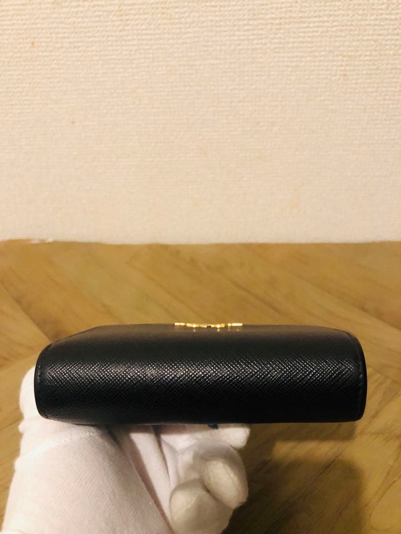 PRADA ブラックレザー 三つ折り財布 ICチップ(RFID)搭載