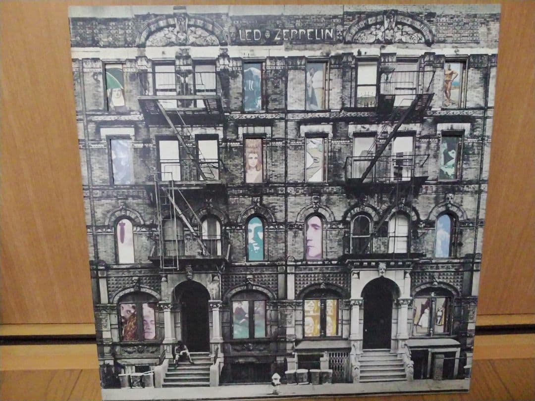 LED ZEPPELIN．PHYSIICAL GRAFFITI．
