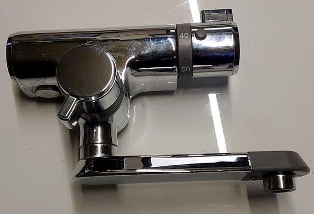 REMOTEX.浴室壁付けサーモスタット式混合栓 KM170。中古品。