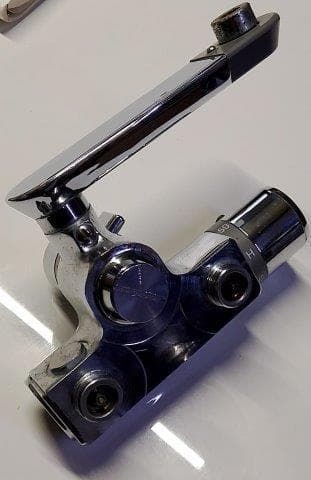 REMOTEX.浴室壁付けサーモスタット式混合栓 KM170。中古品。