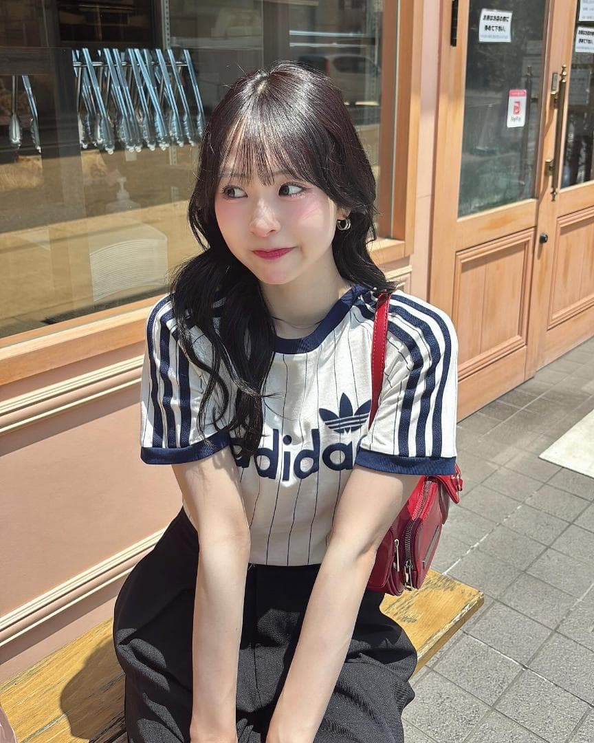 希少S☆アディダス リニア グラフィック カリTシャツ 白 夏コーデ 韓国