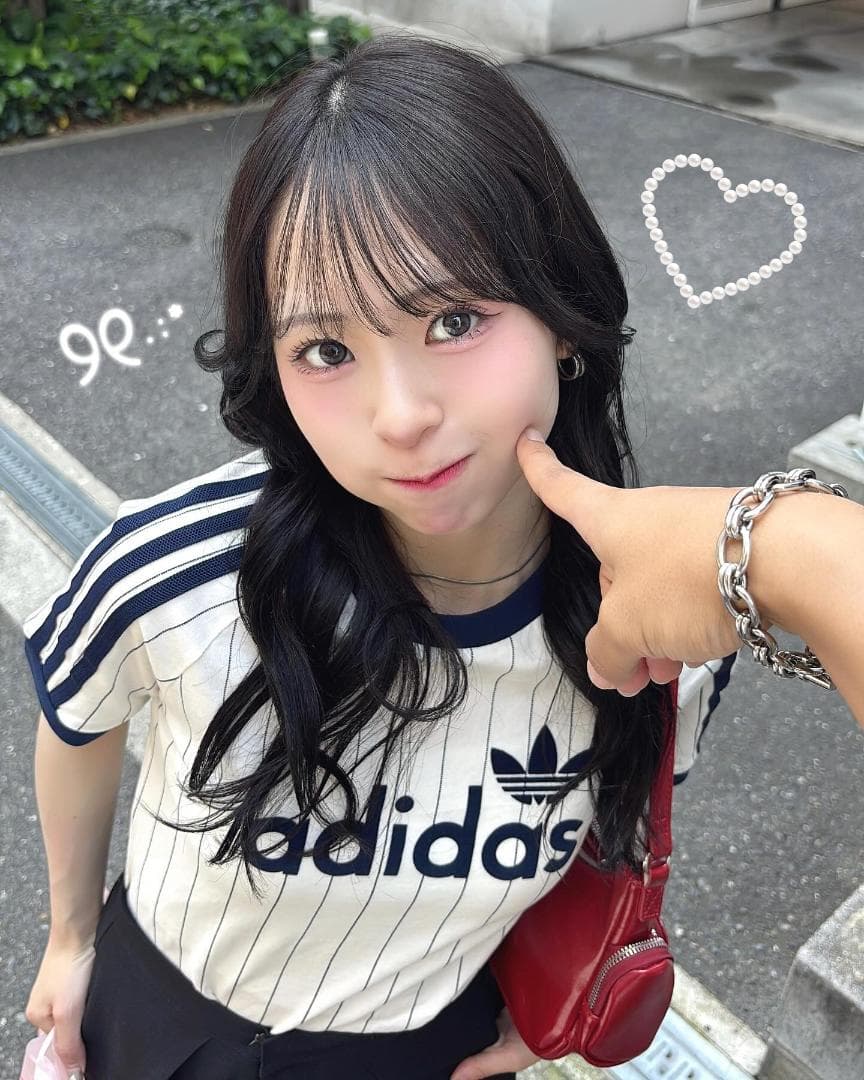 希少S☆アディダス リニア グラフィック カリTシャツ 白 夏コーデ 韓国