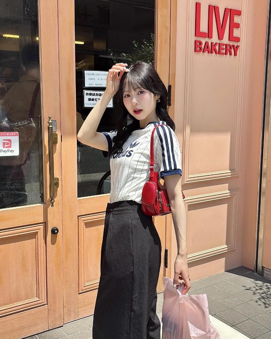 希少S☆アディダス リニア グラフィック カリTシャツ 白 夏コーデ 韓国