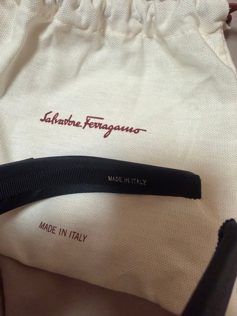 美品 Ferragamoカチューシャ ビジュー リボン フェラガモ ヘアバンド