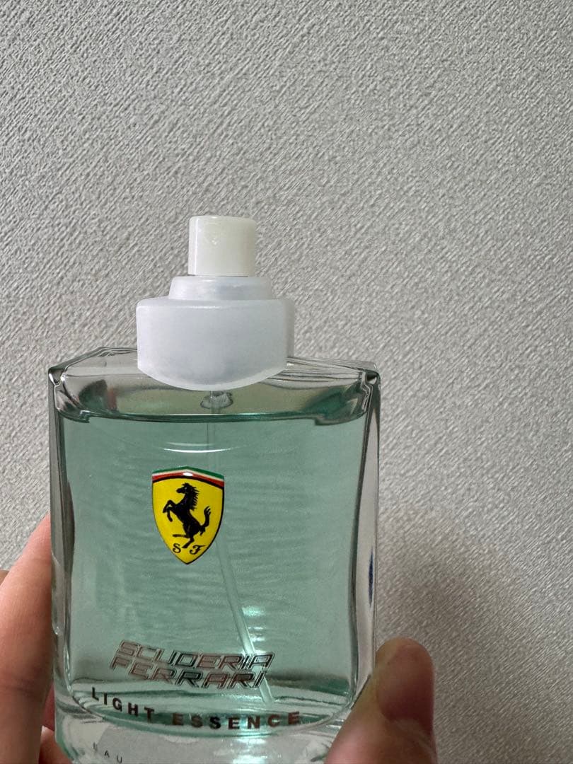 フェラーリ スクーデリアライトエッセンス オードトワレ 75ml 並行輸入品