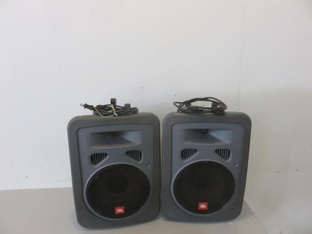 JBL EON15 テージおよびスタジオ モニター。