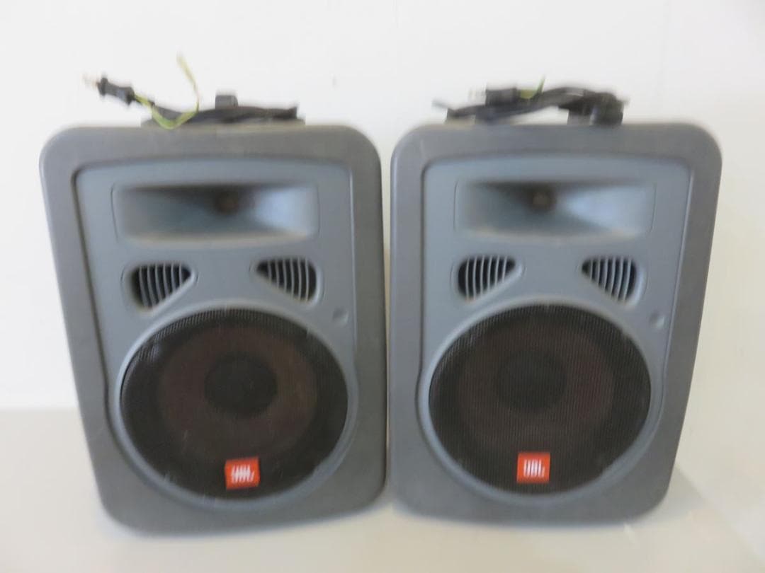 JBL EON15 テージおよびスタジオ モニター。