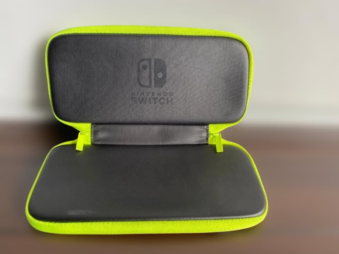 Nintendo Switch 本体 + ケース