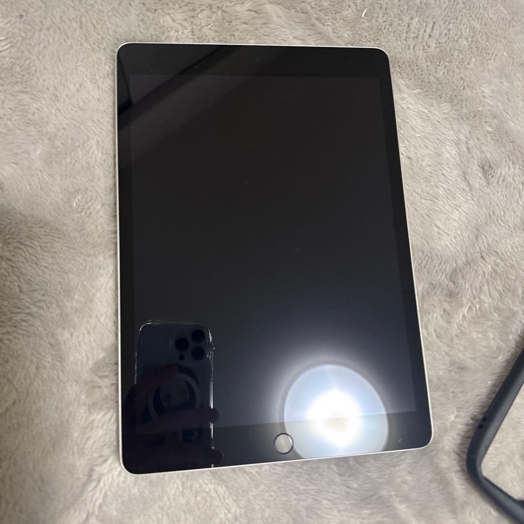 Apple iPad シルバー 本体第9世代