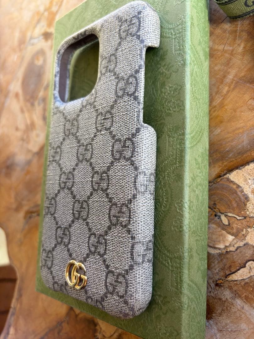 GUCCI スマホケース　iPhone15 pro max