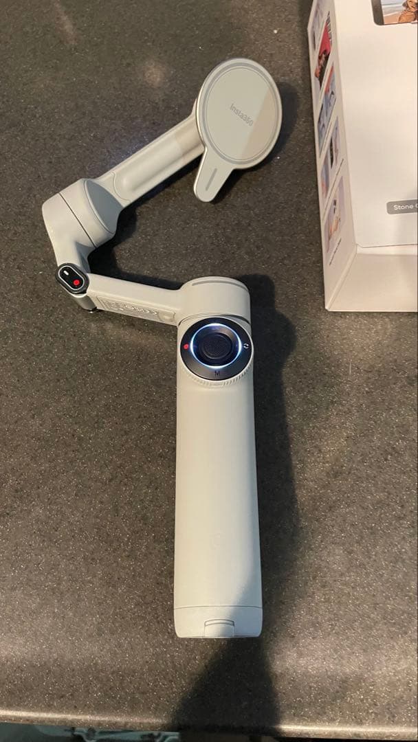 Insta360 Flow 2 Pro MagSafe 磁気マウント付き
