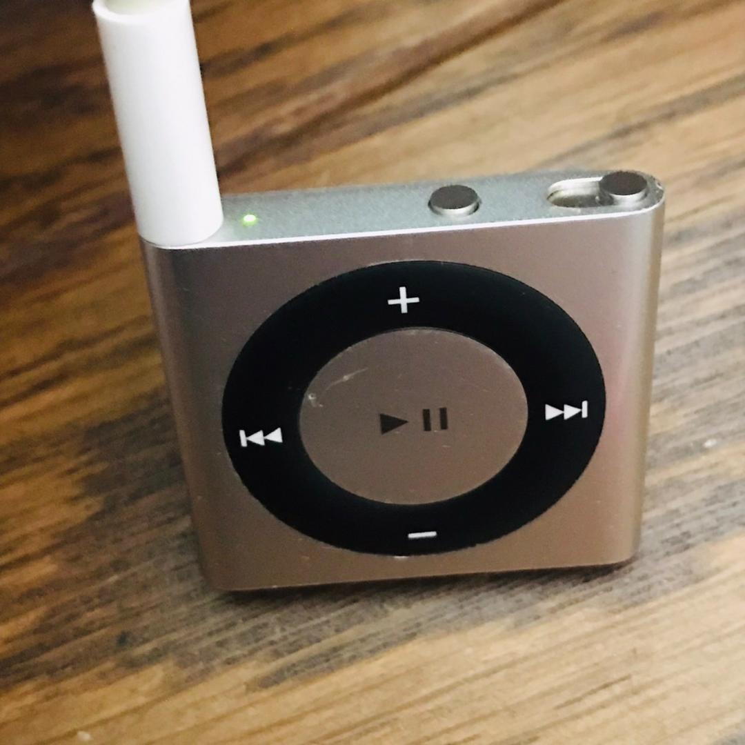 iPod shuffle 4世代　 新品バッテリーに交換済　シルバー