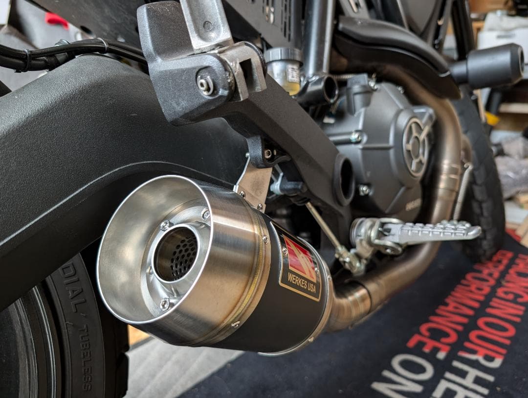 Competition Werkes マフラー Scrambler バッフル付