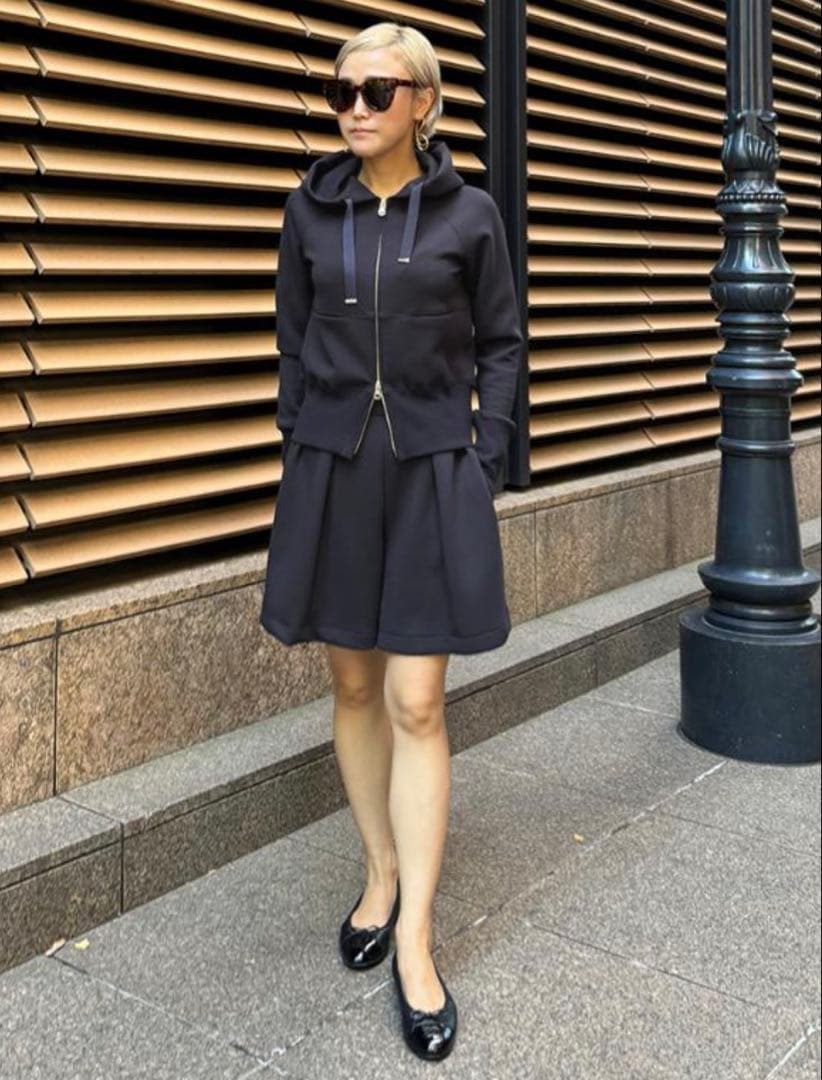 25SS 【未使用】黒完売品JENNE 日本製美ラインストレッチキュロット XL