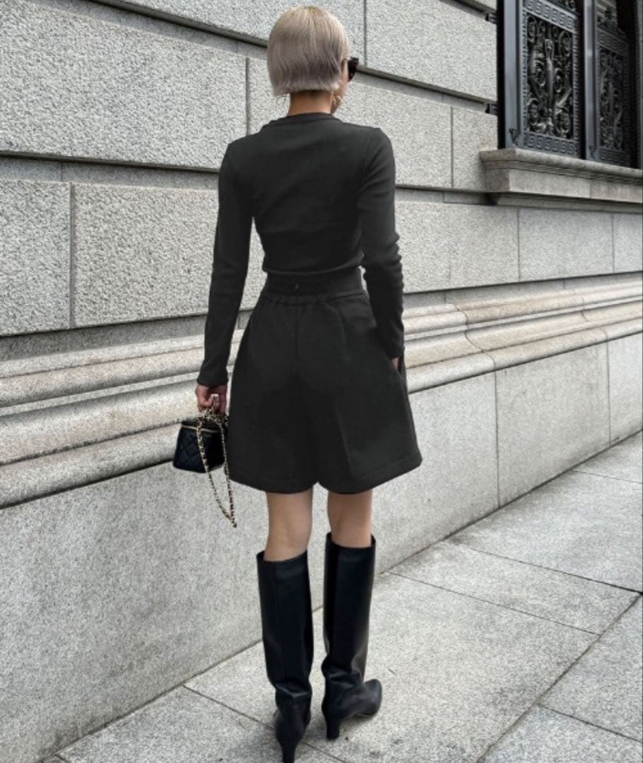 25SS 【未使用】黒完売品JENNE 日本製美ラインストレッチキュロット XL