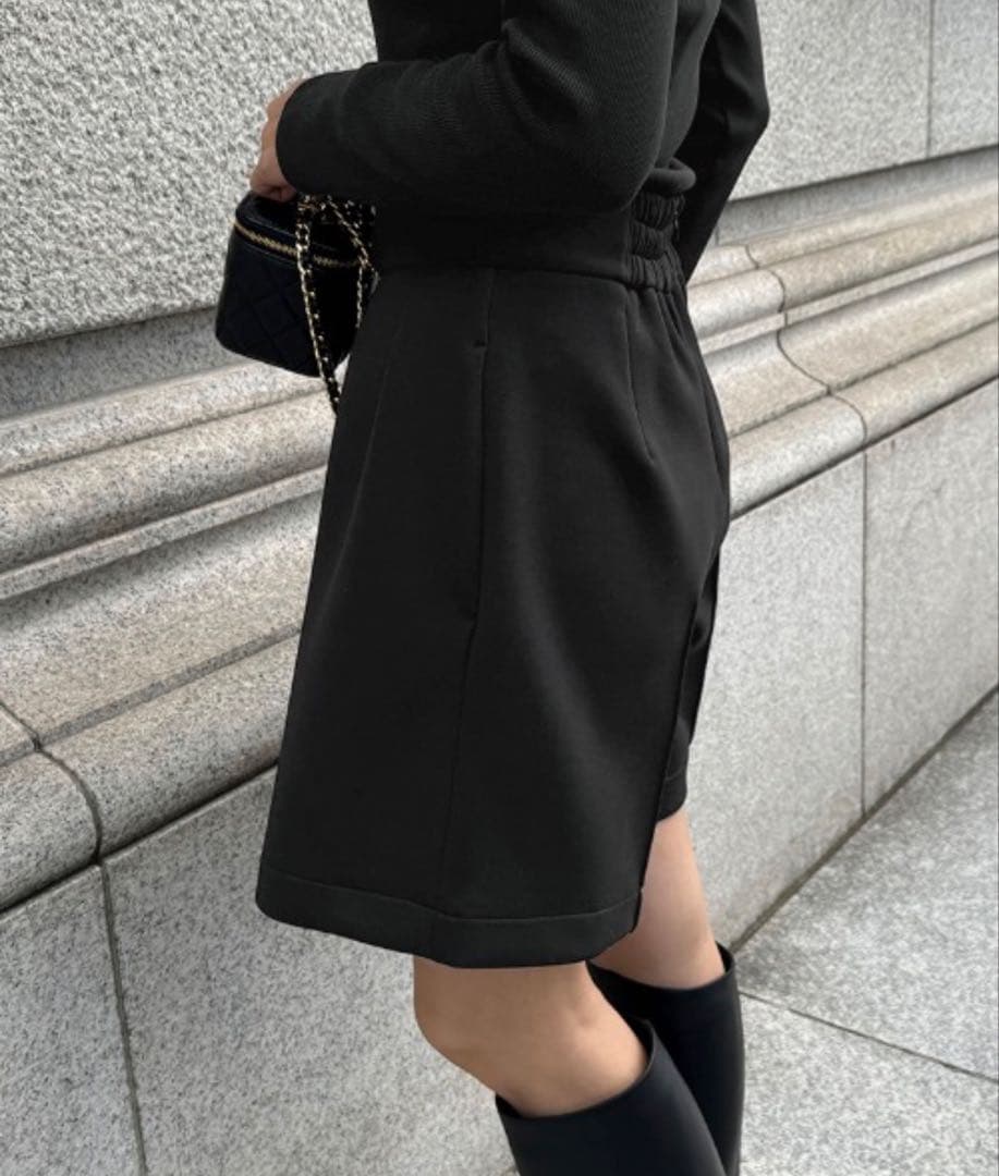 25SS 【未使用】黒完売品JENNE 日本製美ラインストレッチキュロット XL
