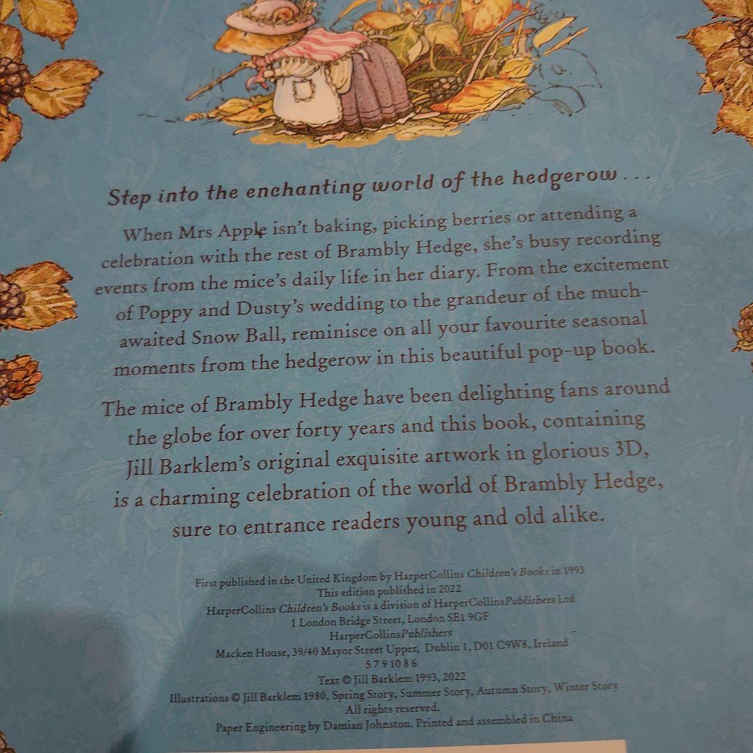 絵本・児童書 The Brambly Hedge Pop-Up Book