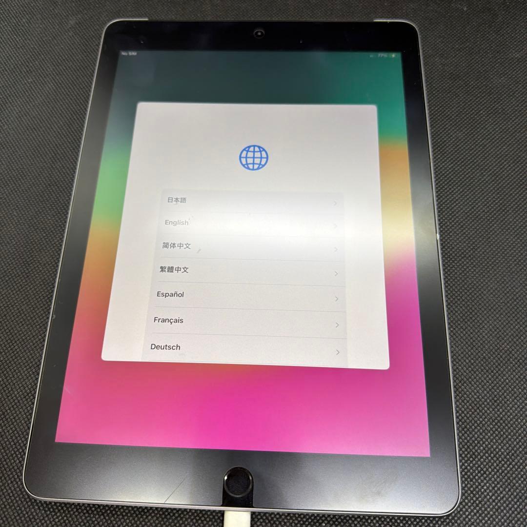 液晶美品　iPad シルバー 本体 USBケーブル付き　A1954
