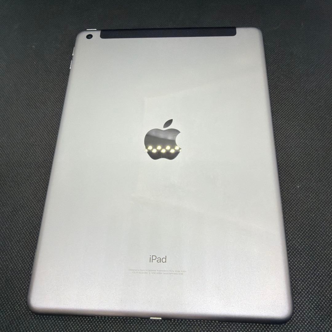 液晶美品　iPad シルバー 本体 USBケーブル付き　A1954