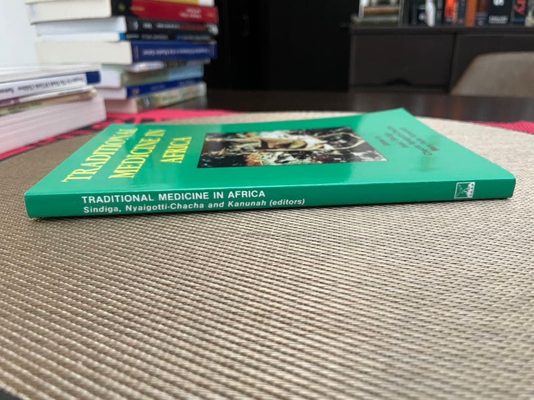 洋書 Traditional Medicine in Africa