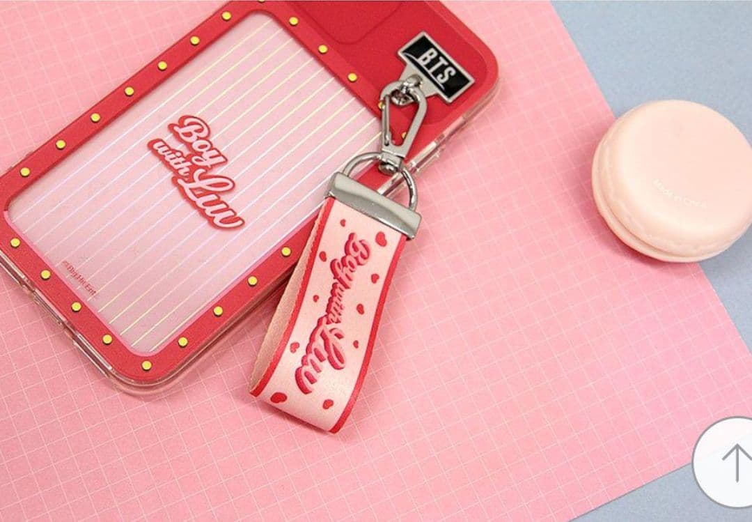 防弾少年団 BTS Boy With Luv Finger Strap