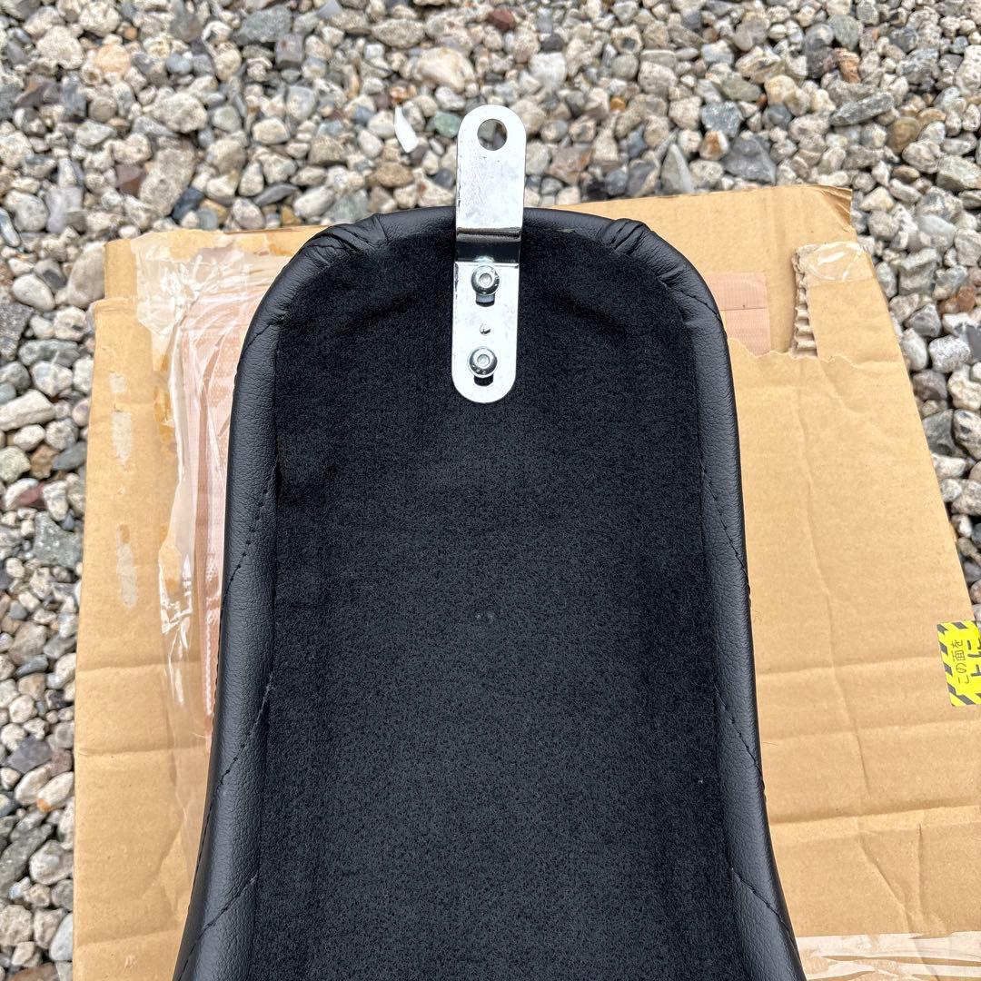 momoスポーツスター用ラペラキックフリップシート　ダイヤモンドステッチ