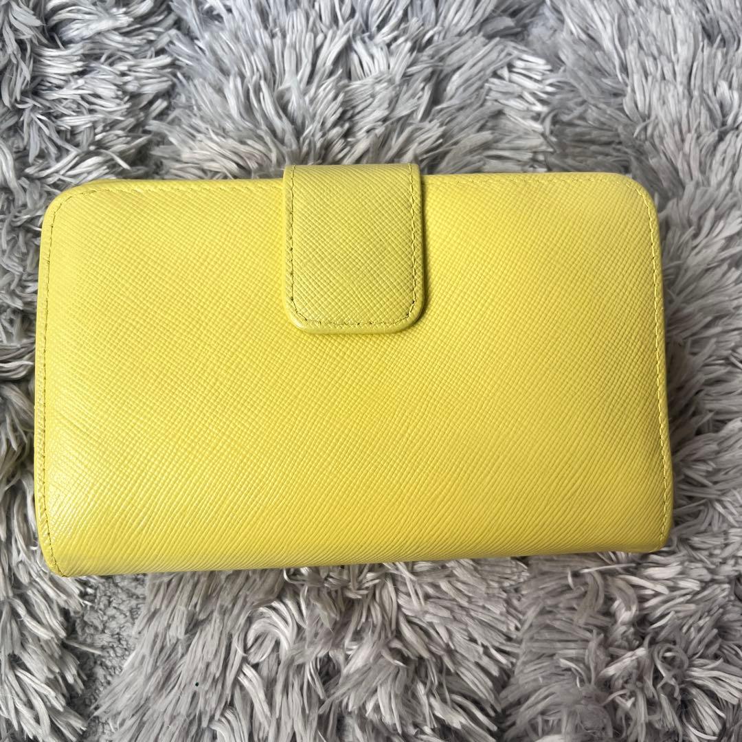 PRADA 折り財布　メタルロゴ　サフィアーノ　レモンイエロー　レディース