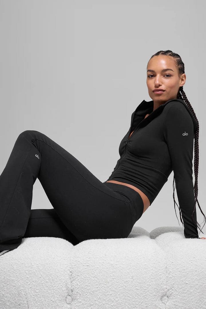 新品タグ付きalo yoga スウェイ ブーツカット スウェットパンツ