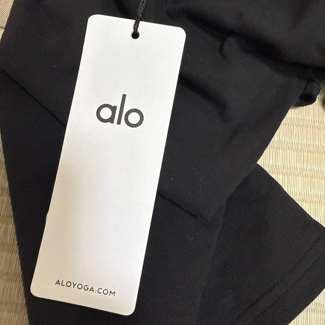 新品タグ付きalo yoga スウェイ ブーツカット スウェットパンツ