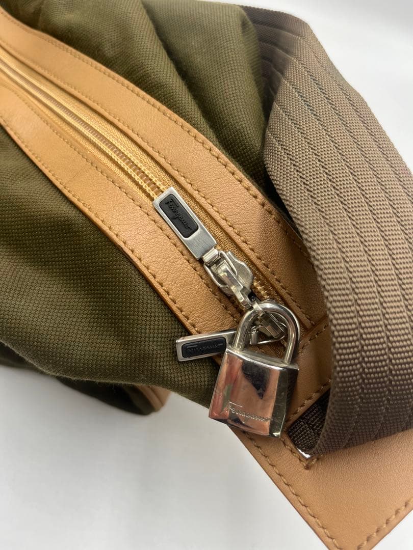 サルヴァトーレフェラガモ　Salvatore Ferragamo ボストンバッグ