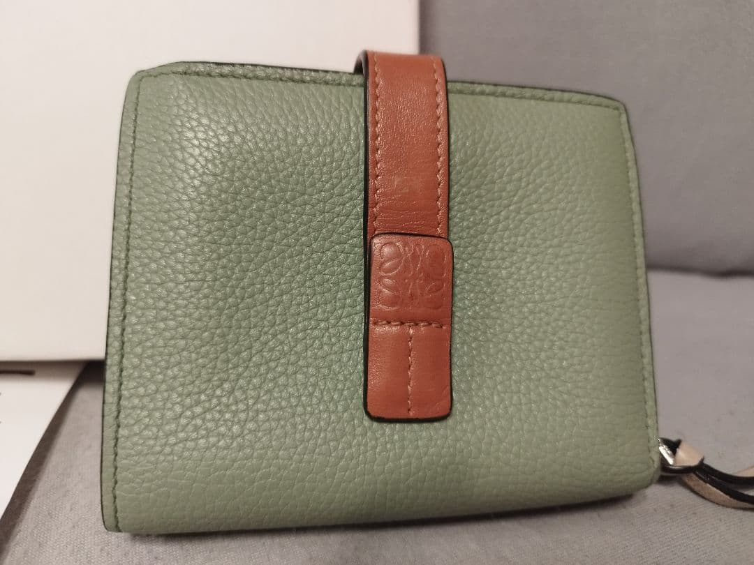LOEWE 2つ折り財布 グリーン 美品
