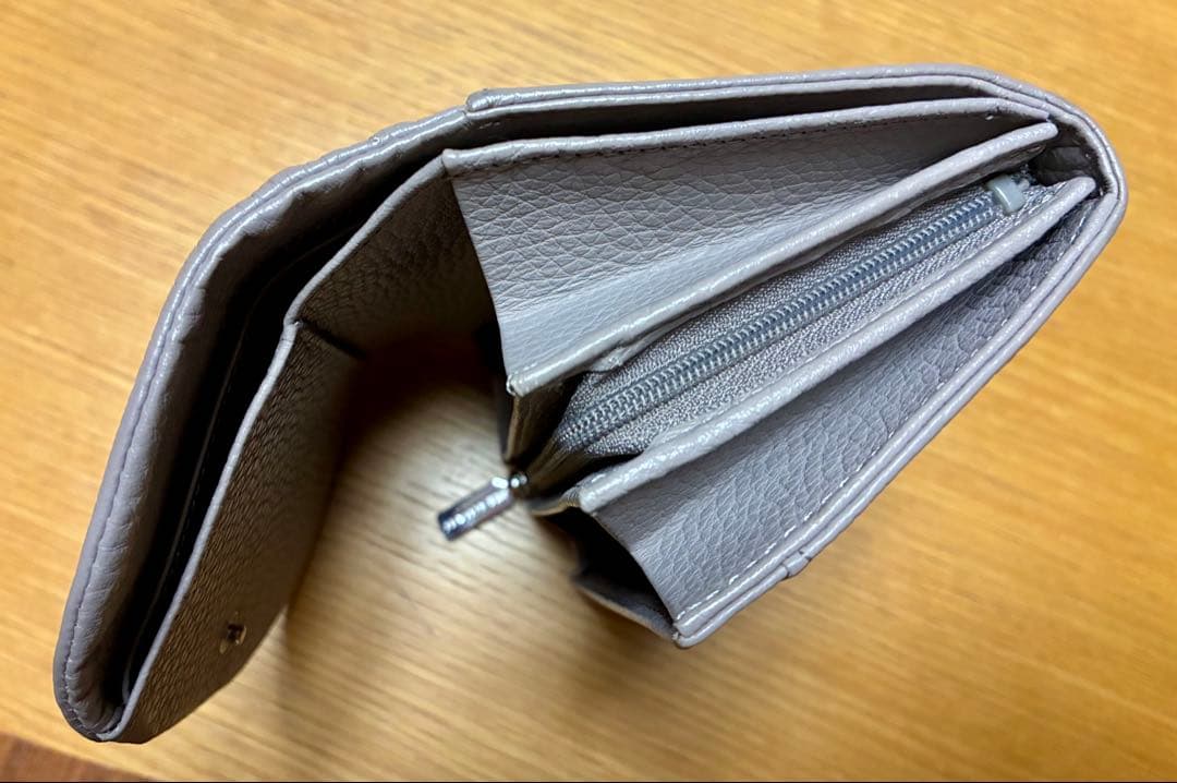 ジルスチュアート 2つ折財布 ルナティ グレー レザー くるみボタン