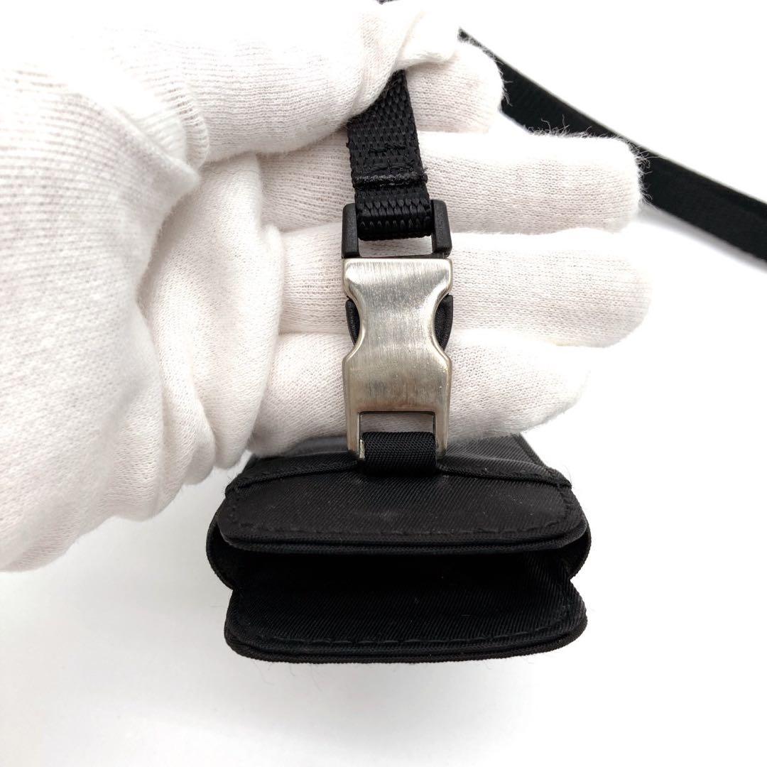 美品　PRADA ネックストラップ　マルチケース　モバイルホルダー　三角プレート