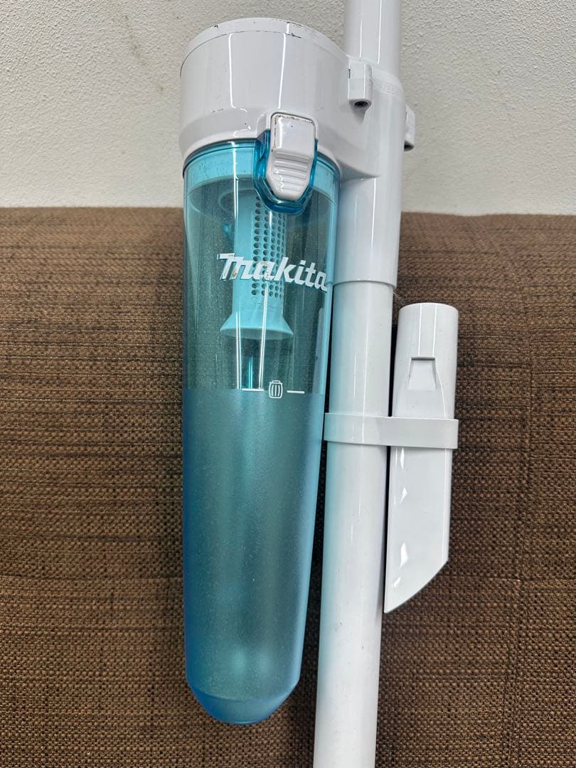 ③ makita マキタCL107FD 掃除機　ハンディクリーナー