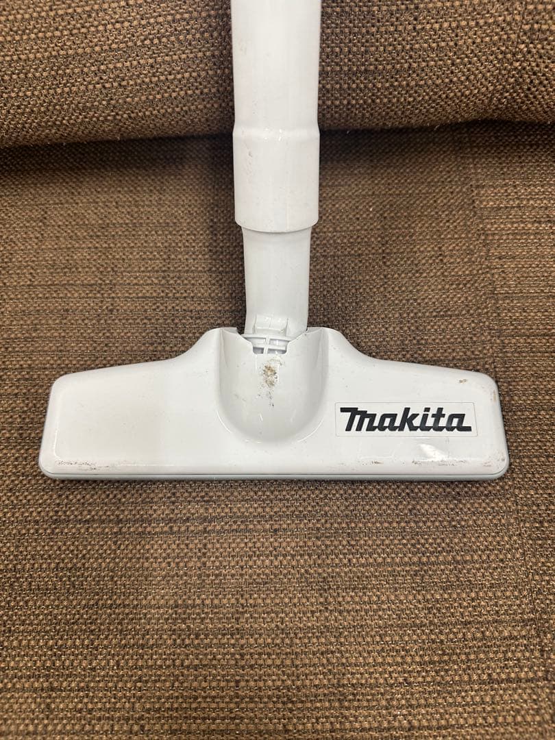 ③ makita マキタCL107FD 掃除機　ハンディクリーナー