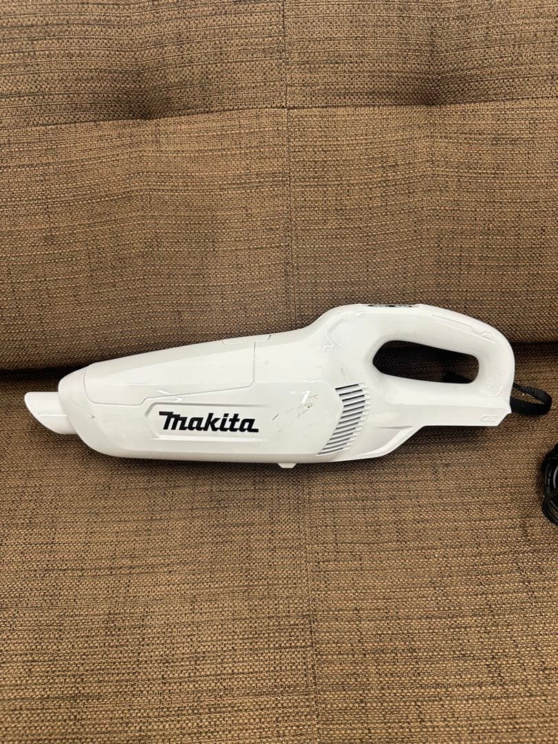 ③ makita マキタCL107FD 掃除機　ハンディクリーナー