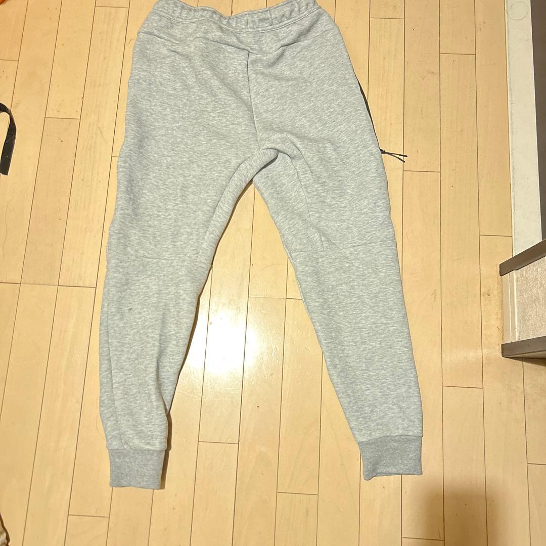 Nike グレー テックフリース