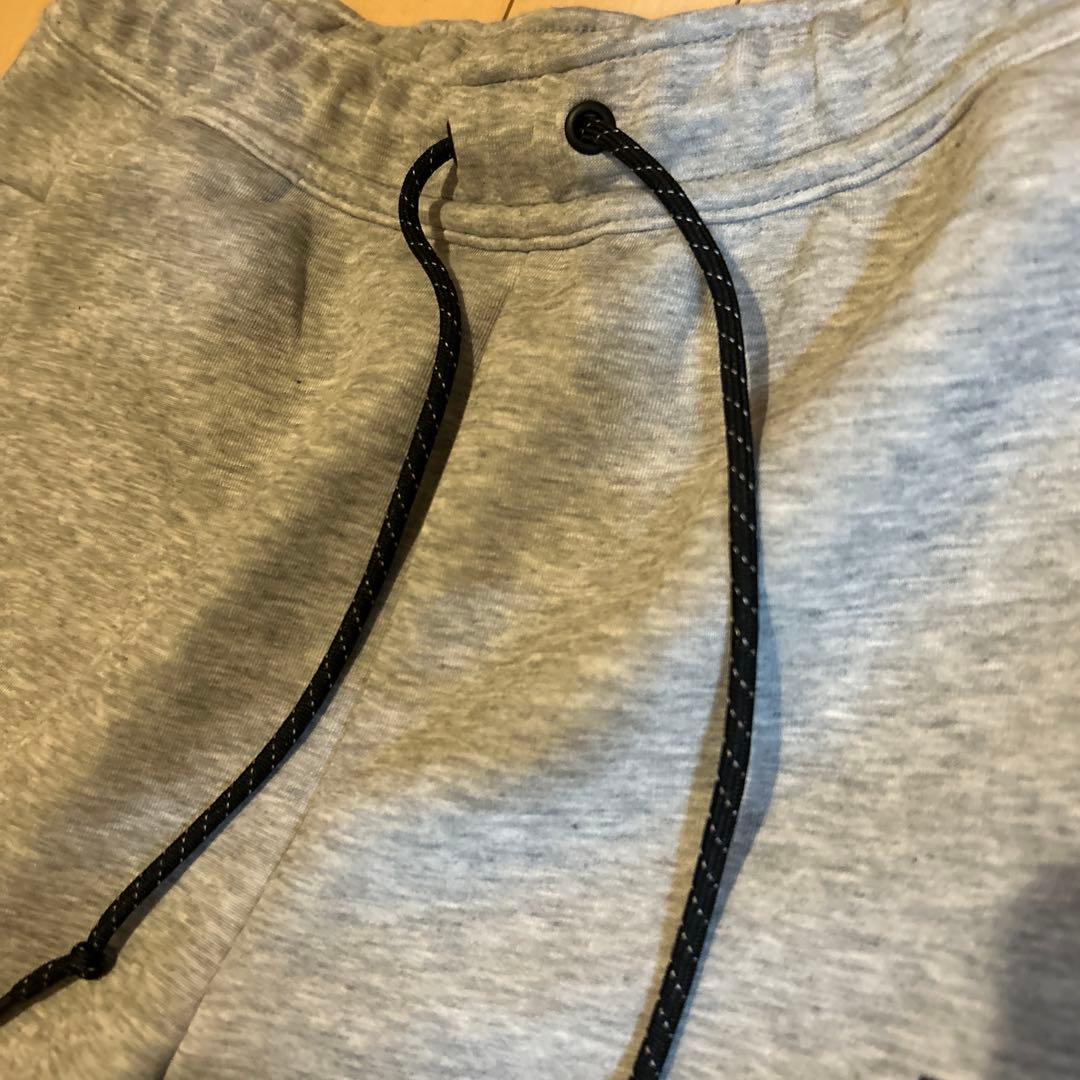 Nike グレー テックフリース