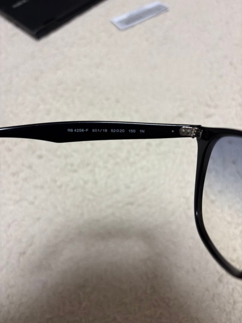 Ray-Ban ボストン型サングラス グラデーションレンズ