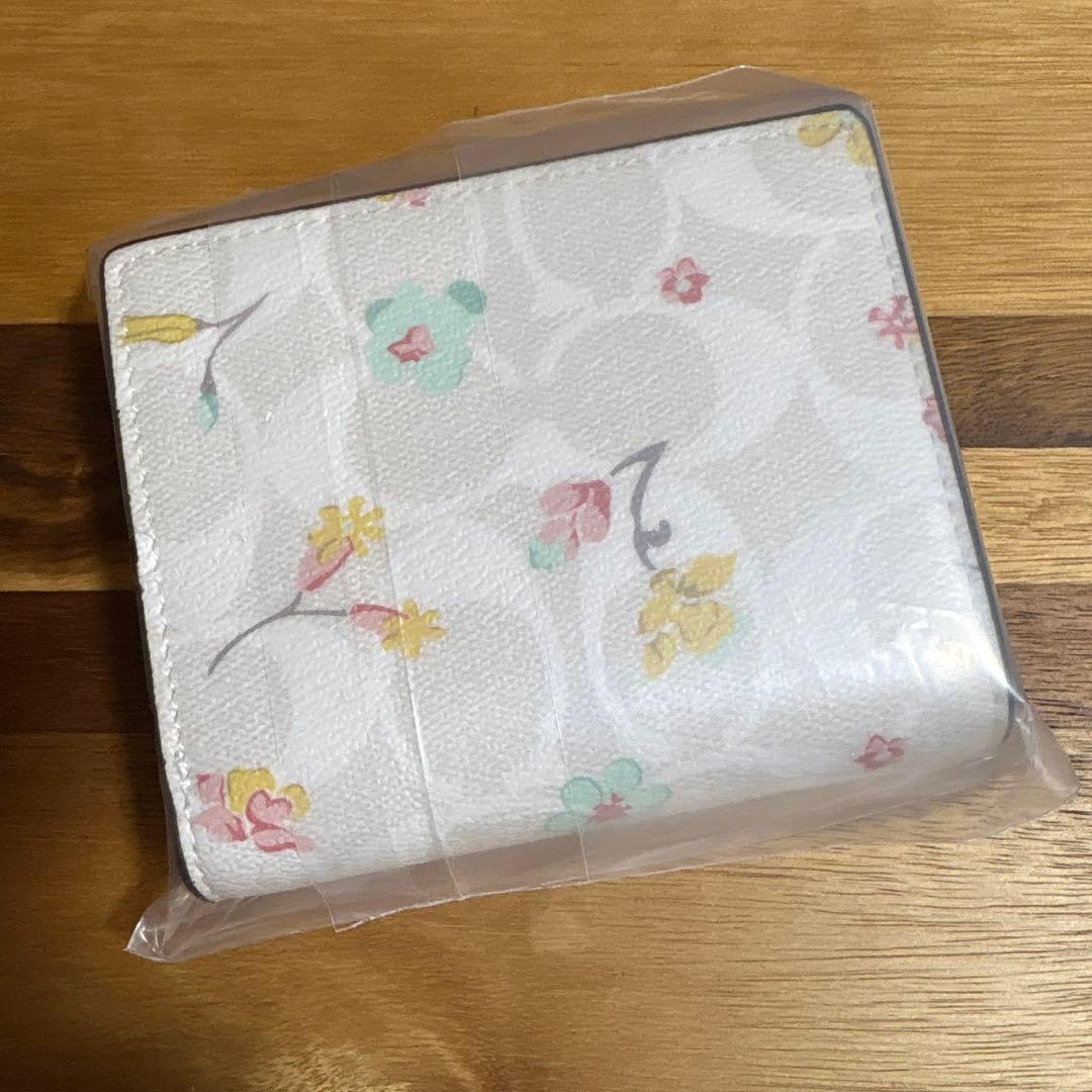 【新品・未使用】coach 2つ折り財布