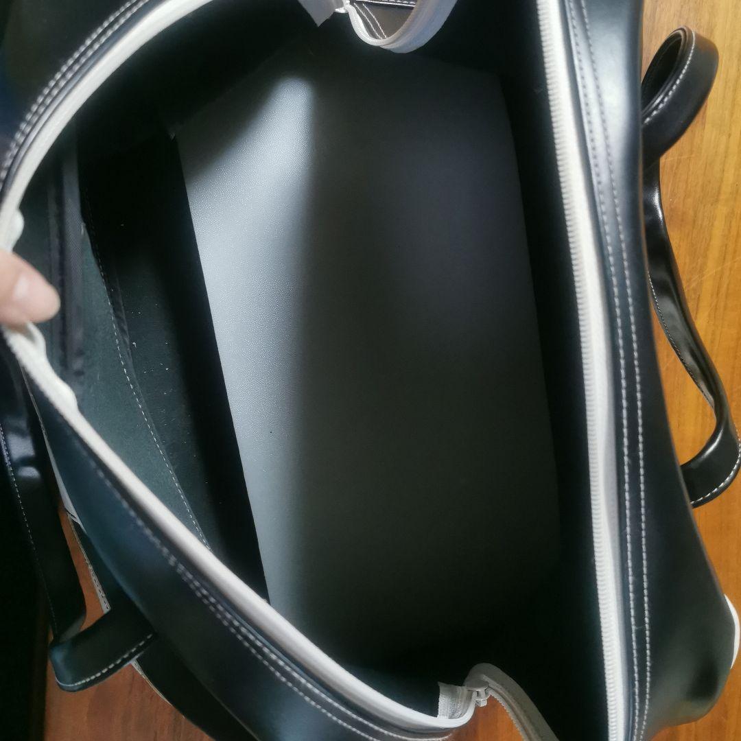 美品　B★PE ロゴ入り黒ボストンバッグ