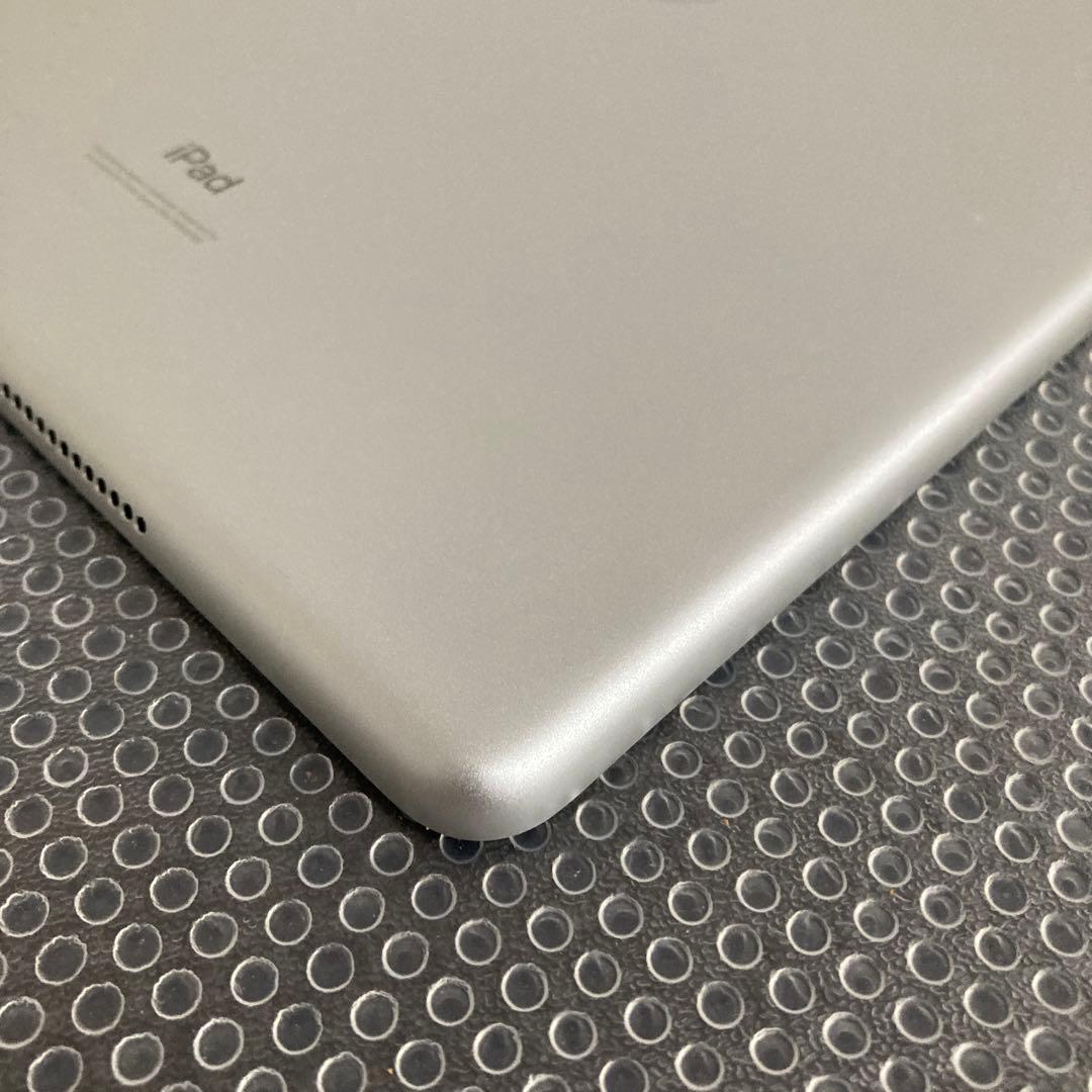 1073 外観美品☆電池最良好☆iPad8 第8世代 32GB WIFIモデル☆