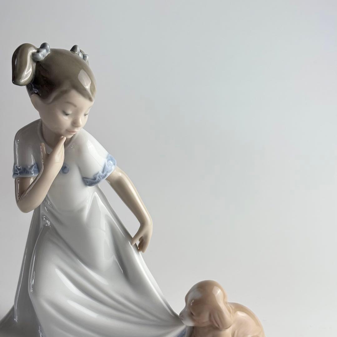 NAO リヤドロ ナオ ひっぱらないで 1434 女の子 子犬 フィギュリン